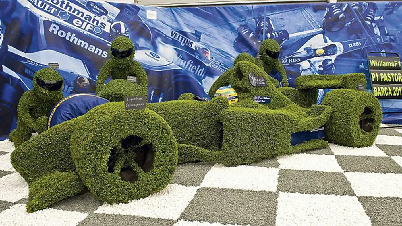 King and Co's 2012 Gold Medal winning Williams F1 Topiary car pit scene